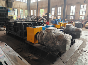 Concasseur à double rouleau denté haute capacité et durable avec moteur AC, boîte <span class=keywords><strong>de</strong></span> vitesses et pompe pour matériaux collants et humides, idéal pour l'exploitation minière et les carrières - Product Image 2