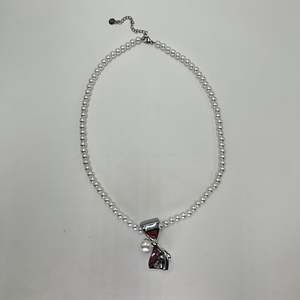 CBBA-1443 Pearl <b>Necklaces</b> Elegant and Luxurious Perfect Accessory for Any Outfit - Product Image 1
