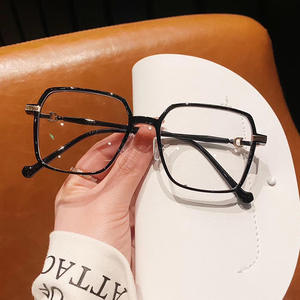 Gafas con montura cuadrada transparente, anti luz azul, montura completa, unisex, lentes de acetato TR para un look moderno. - Product Image 2