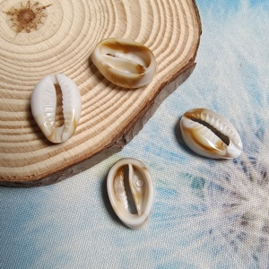 Venta al por mayor de cuentas de acrílico de 18 mm con forma de concha marina para pulseras, joyería bohemia, manualidades, decoración de fundas de teléfono, dijes de verano - Product Image 3