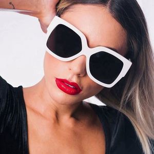Lunettes de soleil surdimensionnées de luxe pour femmes avec logo personnalisé, lunettes de soleil carrées noires à imprimé léopard pour femmes - Product Image 3