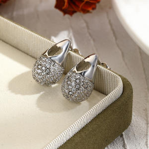 Pendientes gruesos de oro de 18 quilates chapados <span class=keywords><strong>en</strong></span> <span class=keywords><strong>latón</strong></span> con inserto <span class=keywords><strong>en</strong></span> forma de lágrima de <span class=keywords><strong>joyería</strong></span> fina de moda - Product Image 6