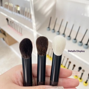 Pinceaux de maquillage haut de gamme en poils de chèvre et de vison, noirs, pour surligneur et blush, fabrication OEM/ODM - Product Image 2