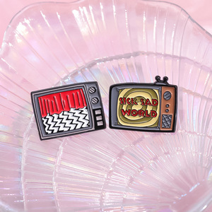 Broche <span class=keywords><strong>de</strong></span> Metal divertido <span class=keywords><strong>de</strong></span> película <span class=keywords><strong>de</strong></span> TV fantasma <span class=keywords><strong>de</strong></span> terror nuevo diseño medalla versátil insignia esmalte Pin técnica <span class=keywords><strong>de</strong></span> fundición para accesorios <span class=keywords><strong>de</strong></span> ropa - Product Image 2