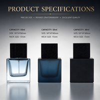 Flacon de parfum carré de luxe OEM 50 ml en verre, flacon pulvérisateur vide pour parfum, bouchon noir, logo personnalisé