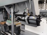 Hochgeschwindigkeits-CNC-Metalls chneid bands äge maschine Automatisches Schneiden Lauf geschwindigkeit seins tellung Hydraulisches manuelles Sägeblatt Neuer Motor