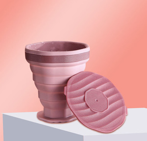 Vaso Plegable de Silicona de Grado Alimenticio con Tapa Antiderrames y Anillo de Transporte - Product Image 4