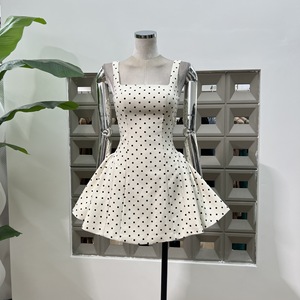 Nuovo Abito Estivo da Donna con Bretelle e Scollo Quadrato a Pois, Effetto Lussuoso, Vita Stretta e Gonna Voluminosa - Product Image 1
