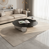 Table basse ronde en verre trempé à texture d'eau ondulée noire de luxe moderne avec pieds en colonne de marbre pour salon