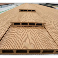 Planche de terrasse en bois composite imperméable Selin en teck foncé massif, à emboîtement, co-extrusion, pour utilisation en extérieur dans le jardin