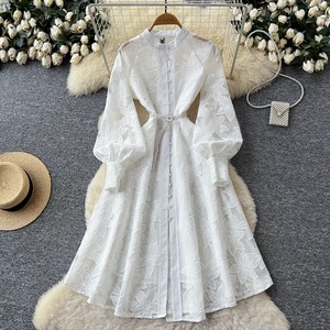 Nuovo Abito Lungo in Rete Ricamato Traforato Stile <span class=keywords><strong>Palazzo</strong></span> Francese con Maniche a Lanterna Elegante per l'Estate Autunno 2026 - Vendita all'Ingrosso - Product Image 3