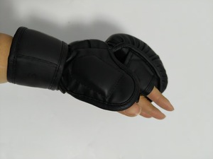 <span class=keywords><strong>Guantes</strong></span> de MMA Profesionales de 7 oz en Negro Mate para Entrenamiento Sanda Sparring Grappling Muay Thai con Diseño Impreso Tallas 6 oz 8 oz para Gimnasios - Product Image 4