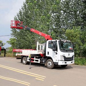 Chenglong L2 4*2 Truck Mounted Crane with Changxing 4 Ton Straight Boom, Hydraulic Outriggers, Easy Operation for <b>Cargo</b> Handling - Product Image 3
