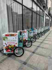 Chariot <span class=keywords><strong>de</strong></span> nourriture mobile poussé à la main pour la crème glacée et les sucettes glacées Chariot <span class=keywords><strong>de</strong></span> poussée réfrigéré <span class=keywords><strong>de</strong></span> style décrochage avec système <span class=keywords><strong>de</strong></span> pompe à <span class=keywords><strong>eau</strong></span> - Product Image 6