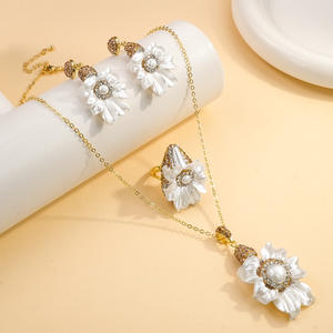 Conjunto de Joyería Chapado en Oro con Perlas, Aretes, Collar y Anillo de Perlas Vintage, Piedra Natural, Elegante Regalo de Boda <span class=keywords><strong>para</strong></span> <span class=keywords><strong>Mujer</strong></span> - Product Image 3