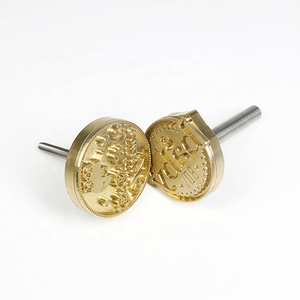 Poinçon en laiton personnalisé pour le marquage à chaud des logos en cuir et des lettres de gâteau - Product Image 3