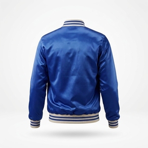 Chaqueta Varsity Azul Satinado 2026 con Logotipo Personalizado para Hombre, Bordada, con Botones a Presión, Forro Polar de Invierno, Relleno de Poliéster, Cuello Alto - Product Image 2