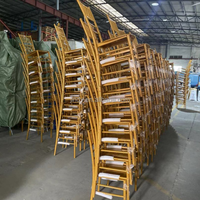 Chaises Chiavari en résine dorée empilables pour événements hôteliers, mariages et réceptions - Vente en gros