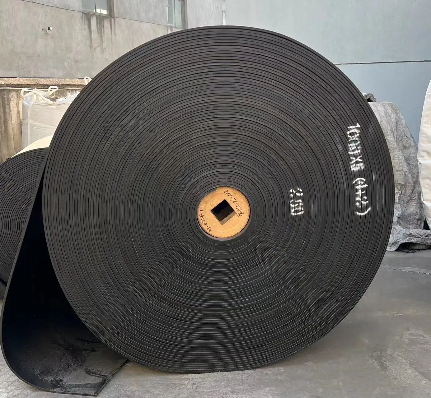 Professional Manufacture Heat Resisting Rubber Belt Acid Alkali Resistance Ep Nylon Conveyor Belt