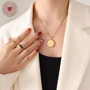 Una cadena para clavícula de acero titanio chapada en oro, moderna y a la moda, con un diseño único de estilo punk europeo americano. - Product Image 2