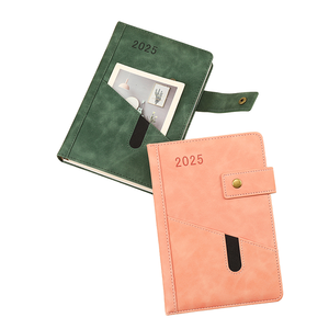 Logotipo personalizado 2024 Cuaderno de 400 páginas Planificador de 365 días Calendario Diario Oficina de negocios Papelería Agenda promocional - Product Image 2