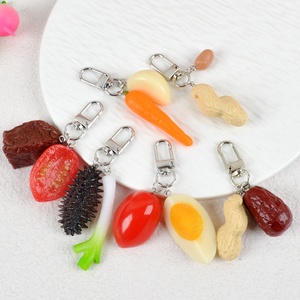 Portachiavi in PVC a forma di cibo simulato: frutta, verdura, carne. Combinazione fai-da-te, ciondolo per zaino studentesco, giocattolo alimentare in miniatura. - Product Image 1