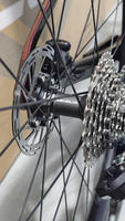 Vélo de course MCELO Aero T800 en carbone Di2 avec changement de vitesse électronique 24 vitesses, guidon intégré, frein à disque hydraulique ergonomique