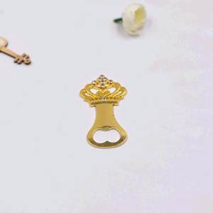 Imán de nevera de metal con relieve, abridor de botellas de cerveza creativo con corona dorada, recuerdo, directamente de fábrica - Product Image 4