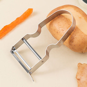 Éplucheur de légumes en forme de U et outil d'épluchage de légumes, gadgets pour <span class=keywords><strong>la</strong></span> maison avec logo personnalisé et construction en acier inoxydable - Product Image 6