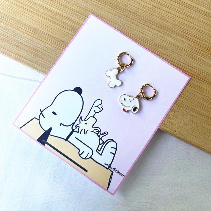 Set di orecchini Snoopy Bones bianchi