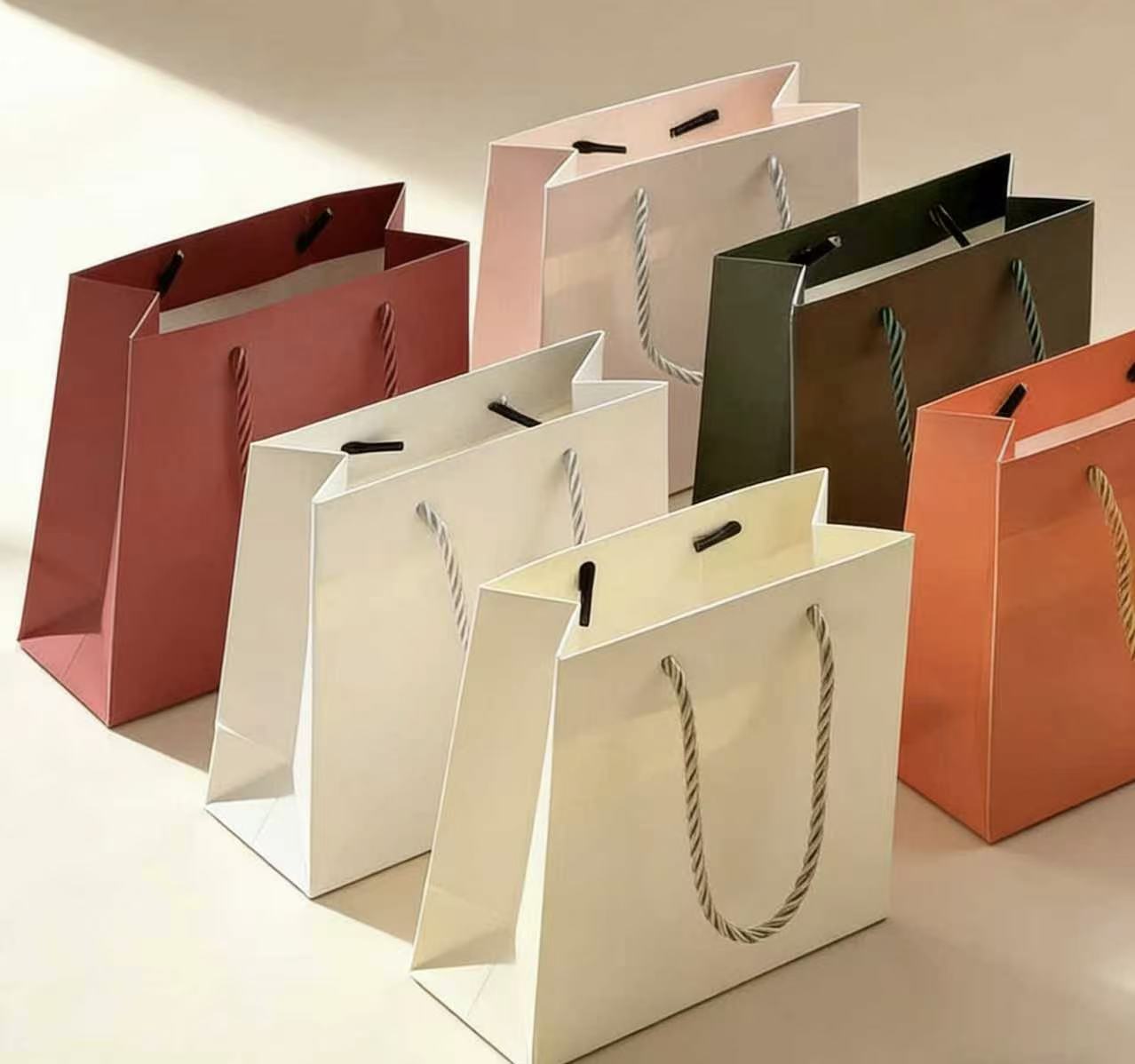 Custom Colorful Paper Gift Bag with Handle Personalized Logo Printed Paper Bags for Packaging
