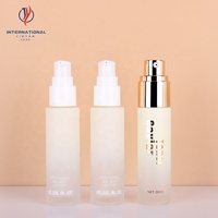 Bouteille ronde en verre de couleur dégradée de 30ml avec bouchon à bille et pompe de traitement réutilisable pour l'emballage de lotion crème pour le visage