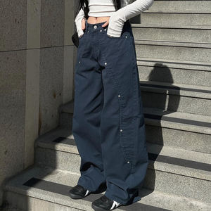 Pantalon cargo en jean à panneaux asymétriques cloutés, coupe droite taille basse, style streetwear - Product Image 2
