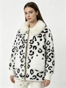Veste en laine blanche de luxe pour <span class=keywords><strong>femme</strong></span> avec col en fourrure moelleuse et boucle vintage en strass, manteau court en laine, vêtement d'extérieur formel pour <span class=keywords><strong>femme</strong></span> pour l'hiver - Product Image 5