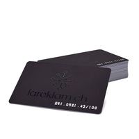 Carte de visite NFC noire mate programmable pour le partage de médias avec LOGO UV et code QR