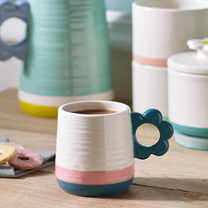 Venta al por mayor diseño novedoso artículo de regalo nórdico agua leche tazas de té hogar Oficina diario personalizado <span class=keywords><strong>taza</strong></span> de café de cerámica <span class=keywords><strong>con</strong></span> mango de flores - Product Image 2