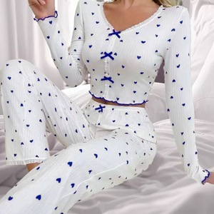 Pyjama jacquard à manches longues pour femme, col en V imprimé cœurs, style européen et américain, populaire pour le commerce électronique transfrontalier, disponible - Product Image 2