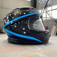 Op maat gemaakte motorhelm sculptuur van glasvezel, FRP kunstinstallatie, decoratie voor buiten, commerciële pleinen & koffietenten