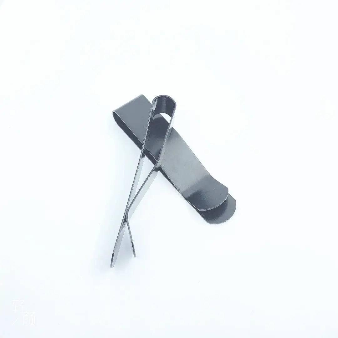 Étui à ressort en métal personnalisé en forme de L V U éclats d'obus en tôle plate en acier inoxydable pince pour fil de câble ou pince pour ceinture en acier à ressort