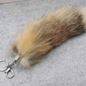Approvisionnement d'usine moelleux à la mode queues de fourrure naturelle porte-clés vraie queue de renard suspendu fé<span class=keywords><strong>e</strong></span> fourrure queue porte-clés sac charme décor - Product Image 6