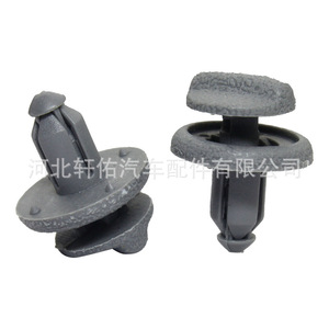 Sujetador de Plástico Nissan Juke F15 799161KA3A Gris Negro para Reemplazo y Reparación de Parachoques y Portaequipajes Trasero - Product Image 1