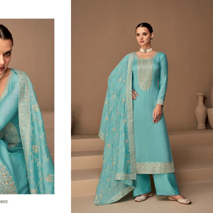 Superbe tenue de fête lourde Vichitra avec broderie Fabricant de collections de costumes de travail par Royal Export à Surat Gujarat - Product Image 4