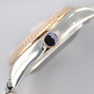 Reloj Mecánico de Lujo para Mujer en Oro Rosa y Plata, Acero Inoxidable, Marcadores de Hora con Diamantes, Bisel con Muescas, Visualización de Fecha, Resistente al Agua 30 bar - Product Image 4