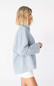 Camisa a Cuadros Azul y Blanco de Manga Larga para Mujer, Corte Holgado, Blusa de Popelina con Bolsillos en el Pecho, Diseño Personalizado OEM/ODM, 2026 - Product Image 5