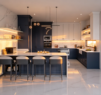 Armoires de cuisine personnalisées de style Shaker bleu marine et blanc avec îlot central pour la rénovation de maisons modernes
