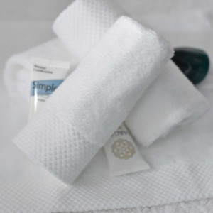 Ensemble de serviettes de spa d'hôtel 5 étoiles de luxe 100% coton blanc doux Serviettes carrées pour le visage, les mains, le bain et les enfants <span class=keywords><strong>Broderie</strong></span> de logo <span class=keywords><strong>personnalisée</strong></span> Couleur unie - Product Image 6