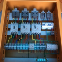 Armoire de commande sur mesure 400V 250A, boîtier de distribution d'énergie orange haute visibilité IP55, serrure hybride, prises personnalisables pour