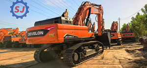 Excavatrice sur chenilles hydraulique Develon DX530LCA d'occasion pour travaux de terrassement et de construction - Product Image 2