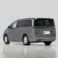 Nouveau véhicule électrique LEAPMOTOR D99 MPV spacieux et confortable pour passagers, destiné à l'exportation