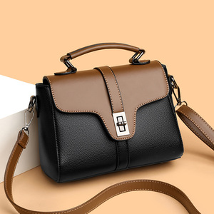 Nuova Borsa a Tracolla Primaverile/Estiva 2025 per Donna Emana un senso di trasporto elegante e raffinato. Io - Product Image 3